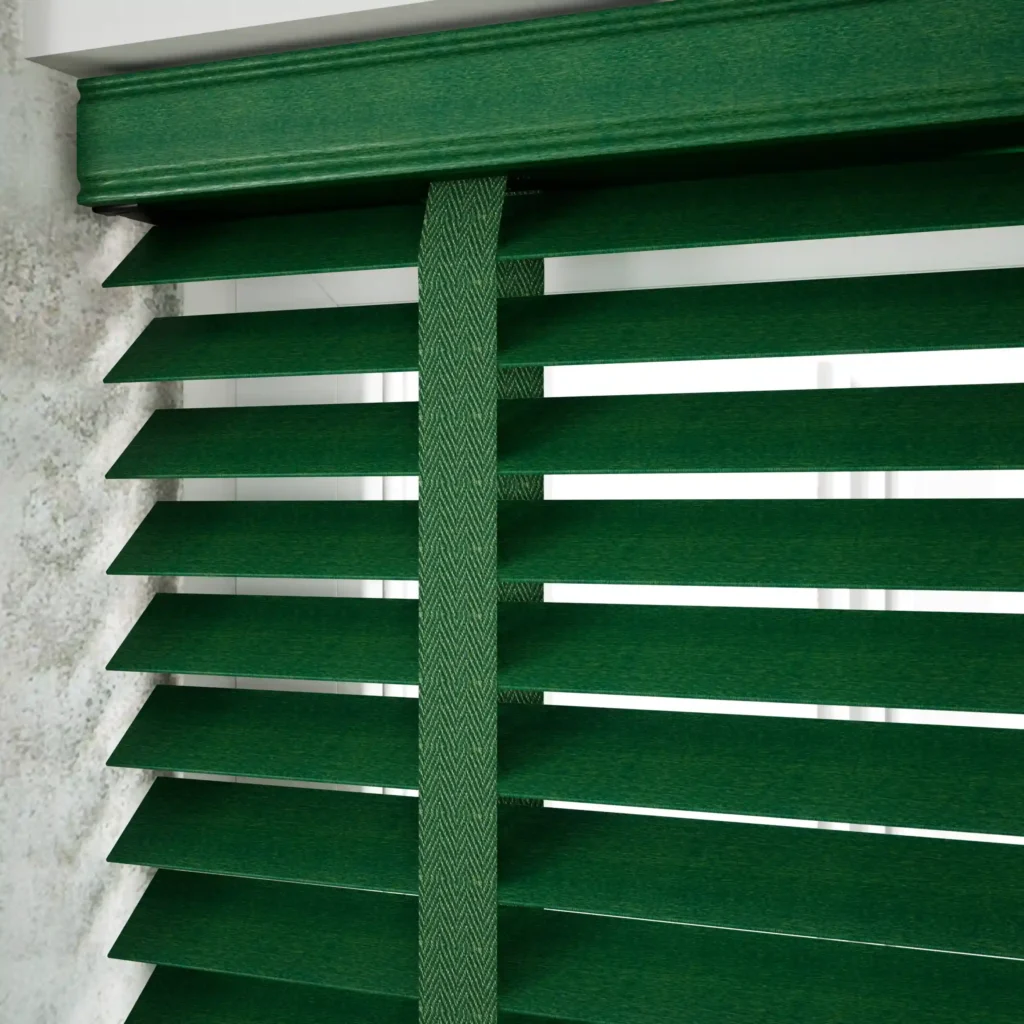 These small slatted blinds offer optimal control over incoming sunlight, room temperature and overall ambiance. They look attractive in every decor setting and offer excellent protection against intrusions and noises.
